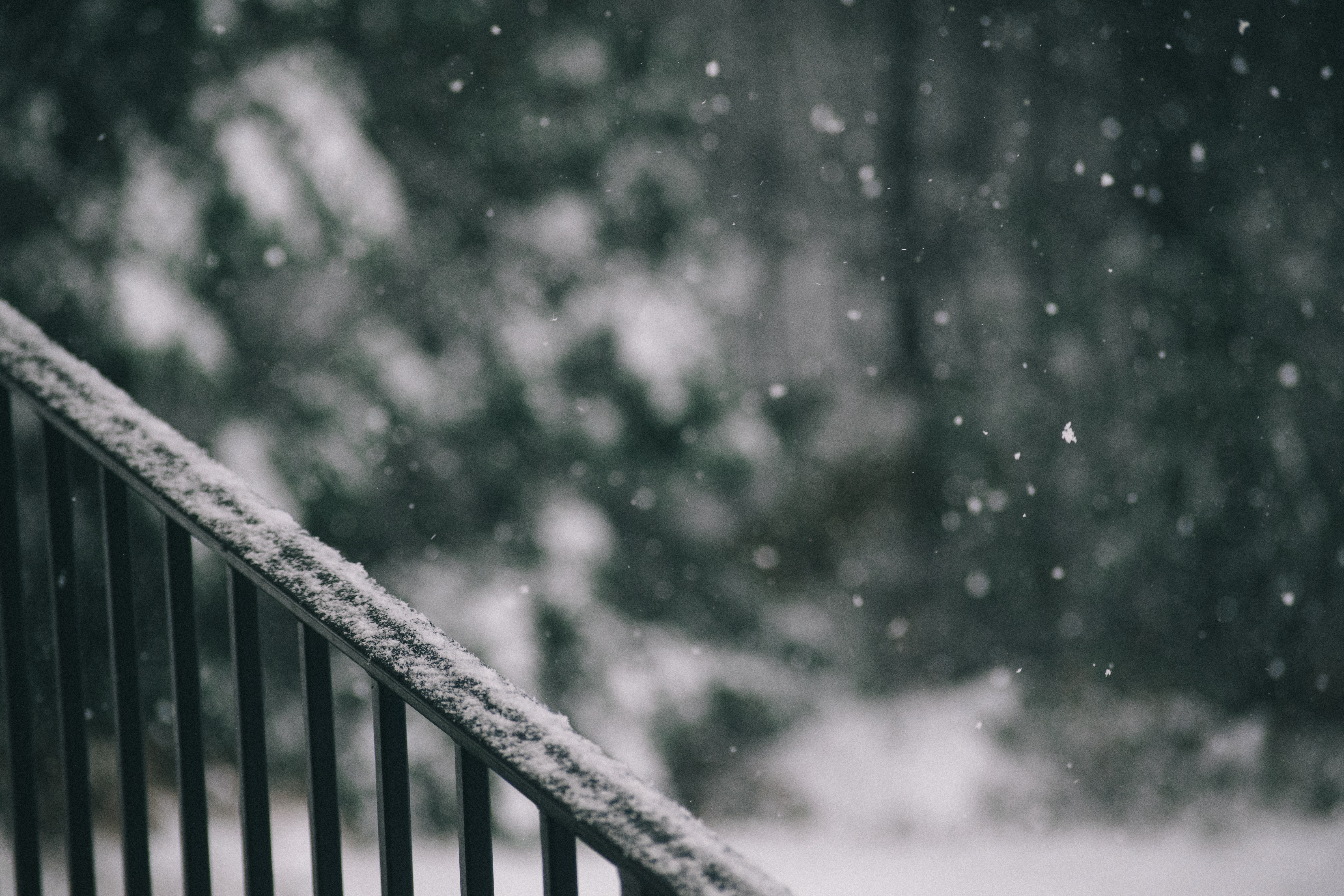 Шум падающего снега. Фото падающего снега красивые. Текстура падающего снега. Картинки падающий снег на рабочий стол. Снег на ступеньках.