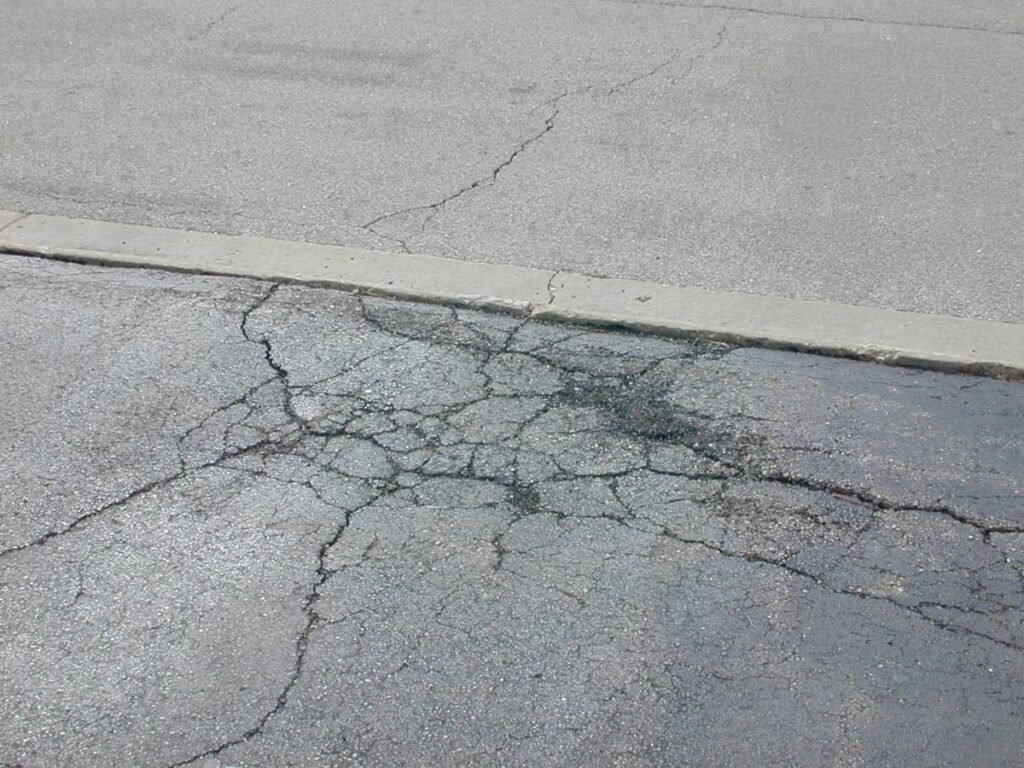 An image of Edge Cracking on Pavement Surface